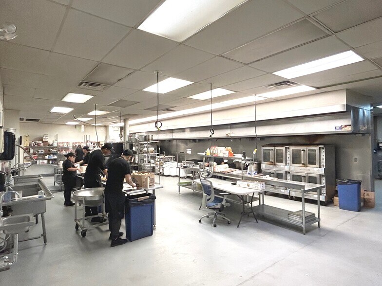 More Photos Of 1709 W Washington Blvd, Chicago Warehouse For Sale