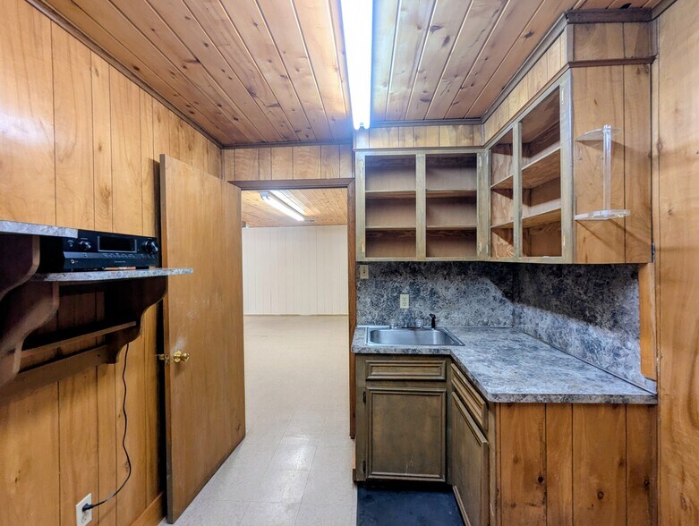 More Photos Of 5733 Highway 69 S, Kountze Freestanding For Sale