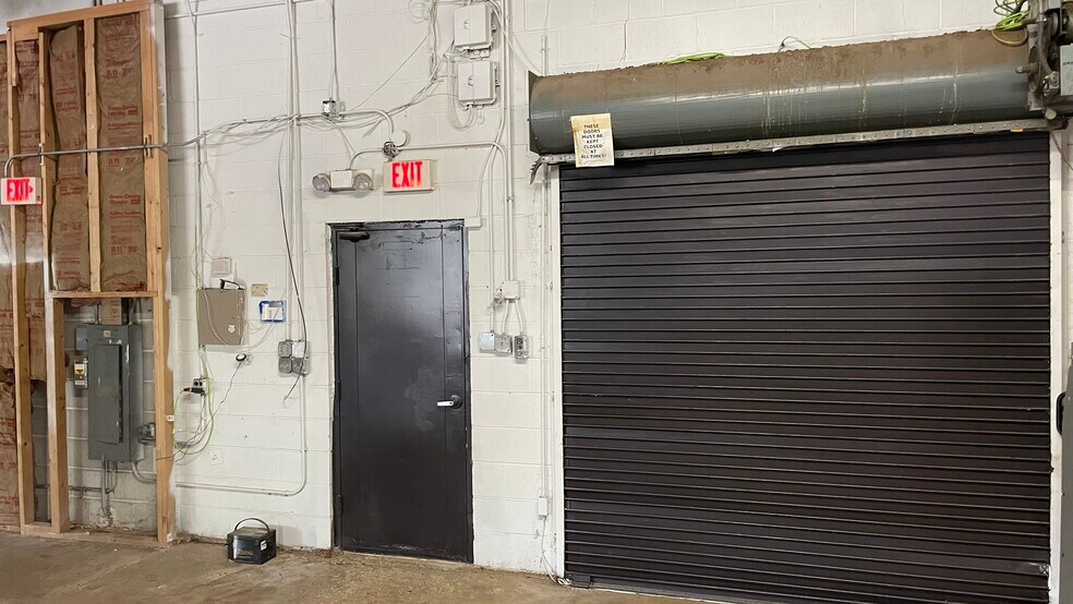 More Photos Of 855 W Northwest Hwy, Palatine Freestanding For Sale