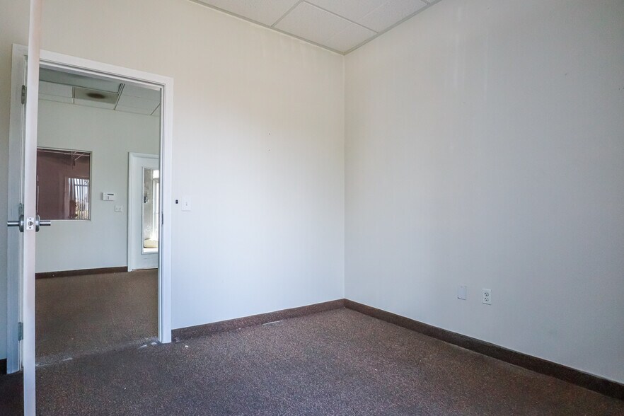 More Photos Of 6640 S Tenaya Way, Las Vegas Light Distribution For Lease