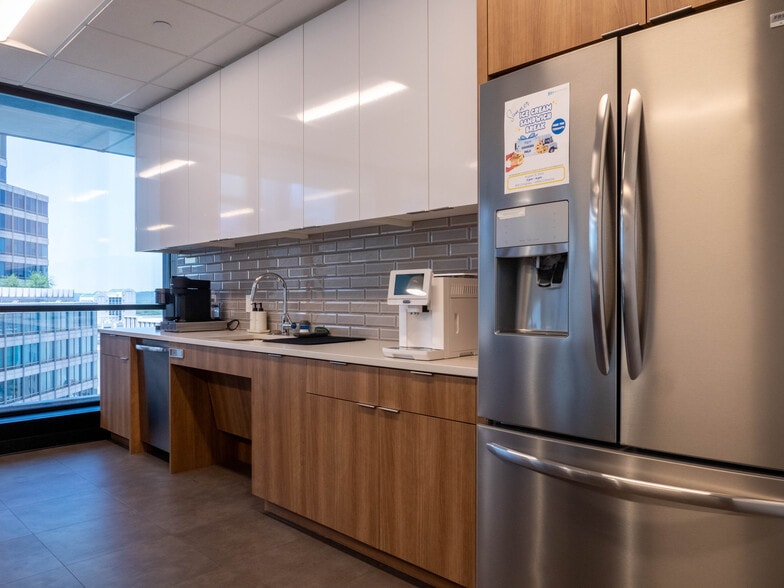 More Photos Of 823 Congress Ave, Austin Office For Lease