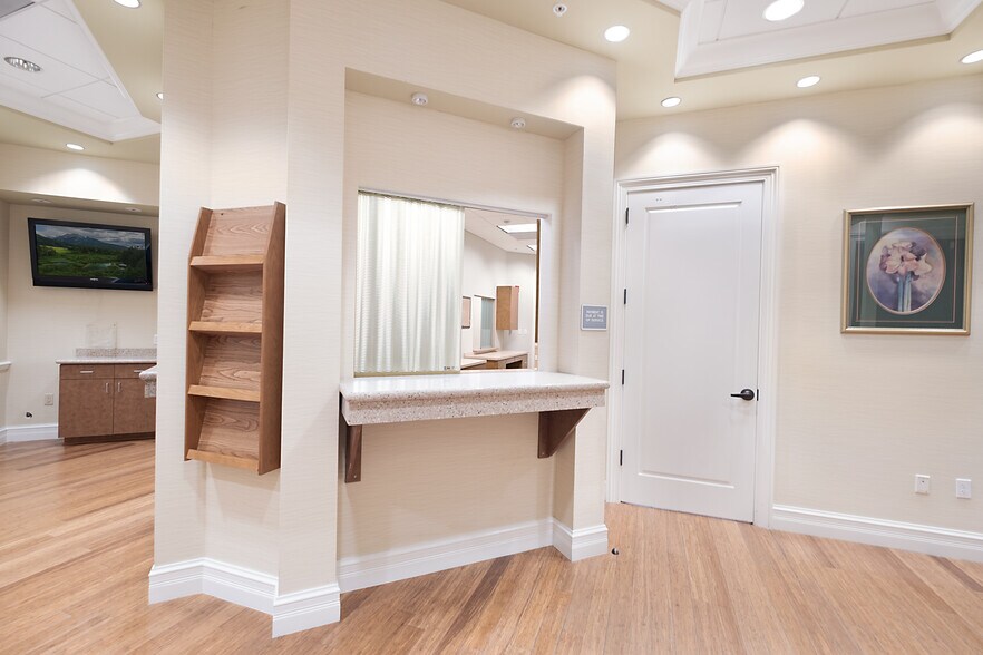 More Photos Of 3021 N Airport Pulling Rd, Naples Office For Sale