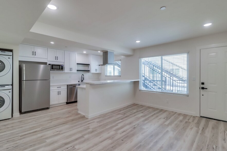More Photos Of 1478 Hornblend St, San Diego Apartments For Sale