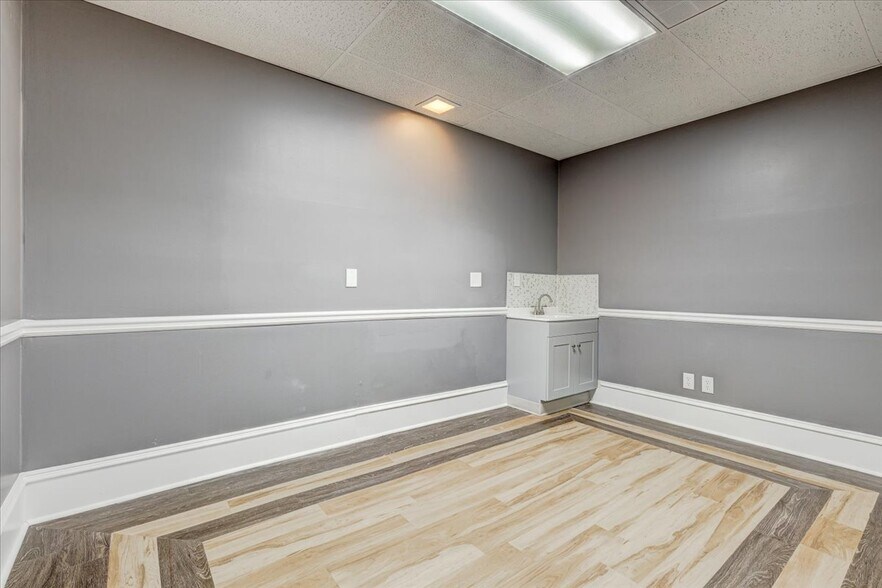 More Photos Of 7175 Jonesboro Rd, Morrow Office For Lease