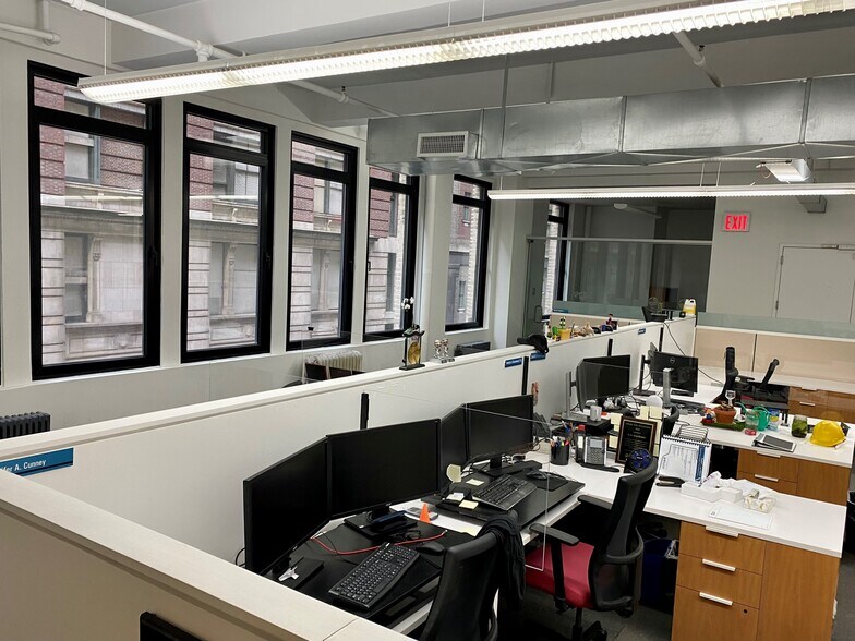 More Photos Of 131 W 35th St, New York Office For Sale