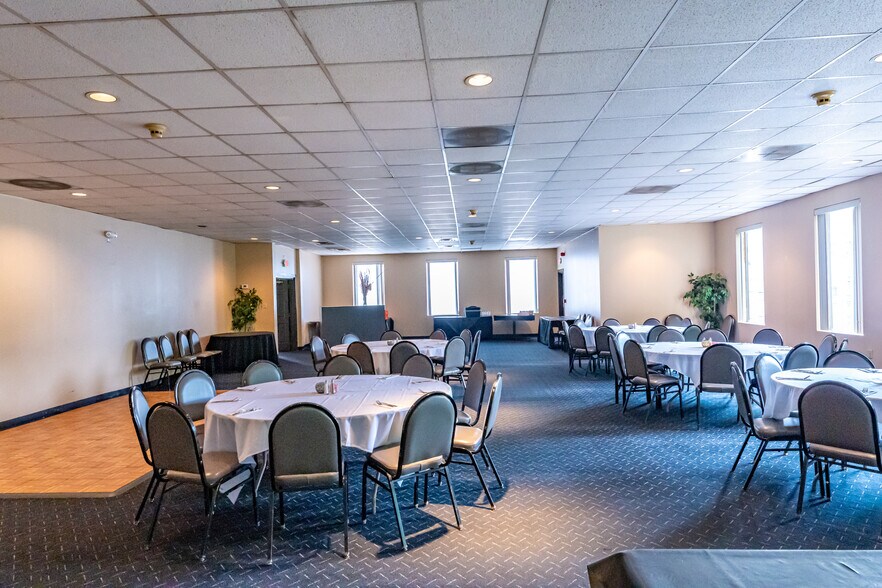 More Photos Of 1617 Banksville Rd, Pittsburgh Restaurant For Sale