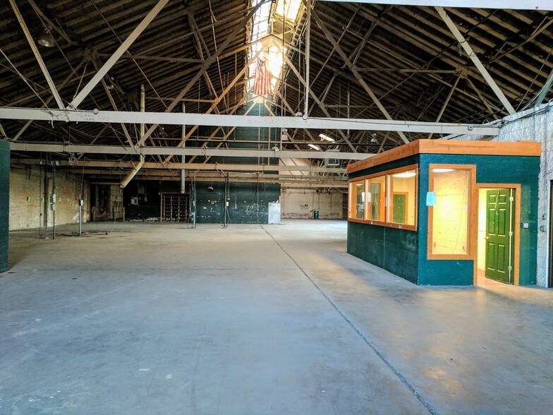 More Photos Of 3301 Wireton Rd, Blue Island Manufacturing For Sale