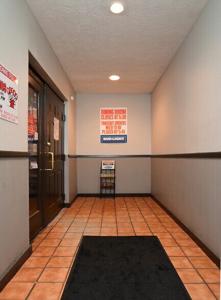 More Photos Of 7880-7890 L St, Omaha Auto Dealership For Sale