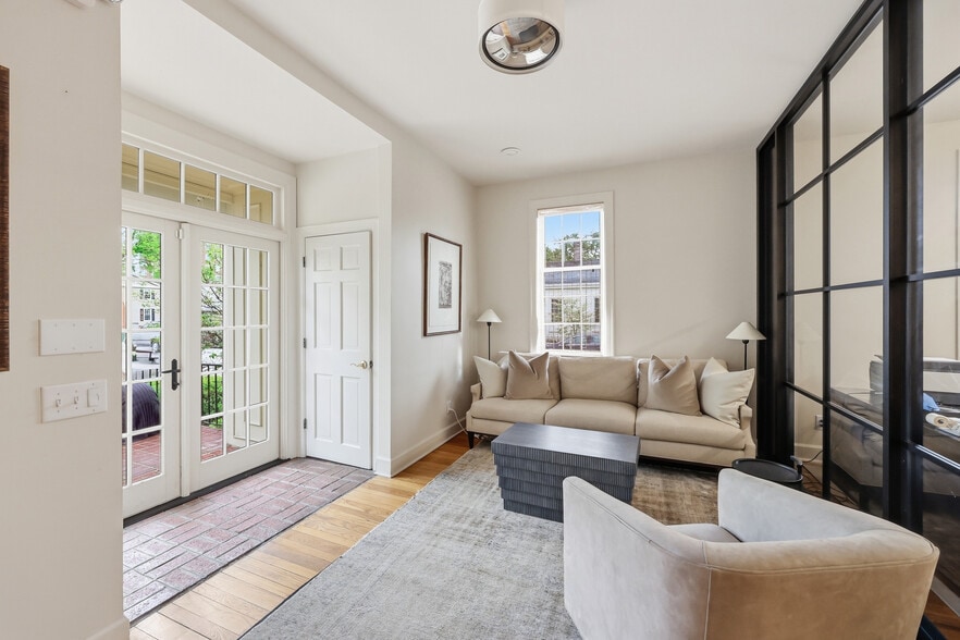 More Photos Of 131 Kentucky Ave, Lexington Freestanding For Sale