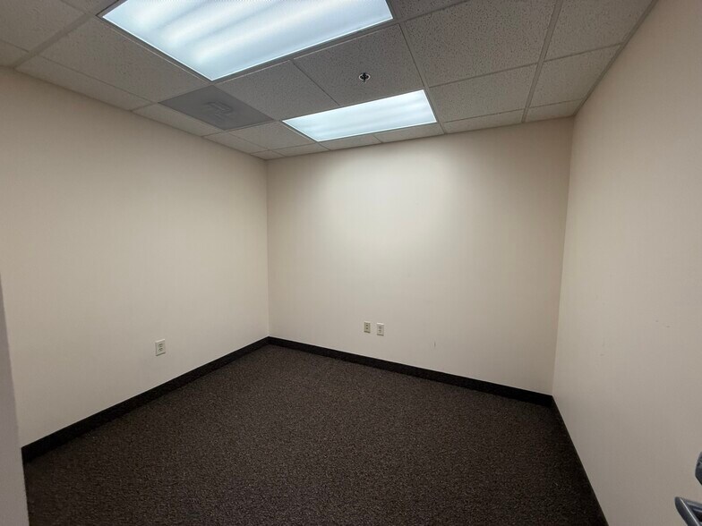 More Photos Of 9460 S Saginaw Rd, Grand Blanc Medical For Lease