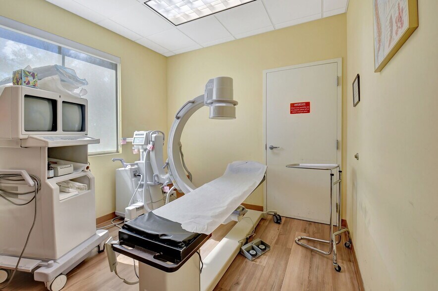 More Photos Of 15300 S Jog Rd, Delray Beach Medical For Lease