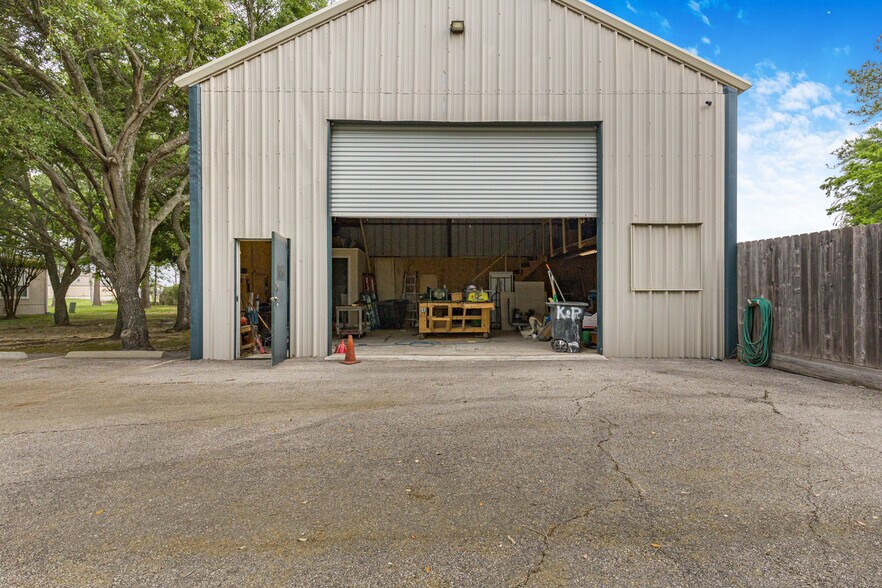 More Photos Of 9949 Clodine Rd, Richmond Office For Sale