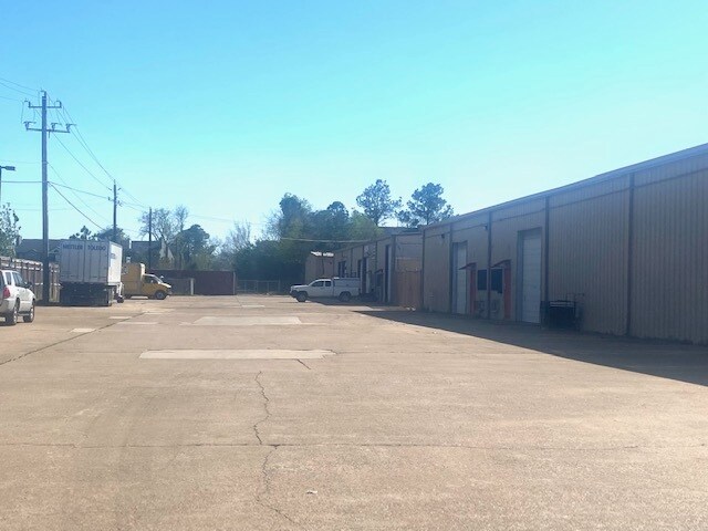 More Photos Of 9700 Almeda Genoa Rd, Houston Flex For Lease