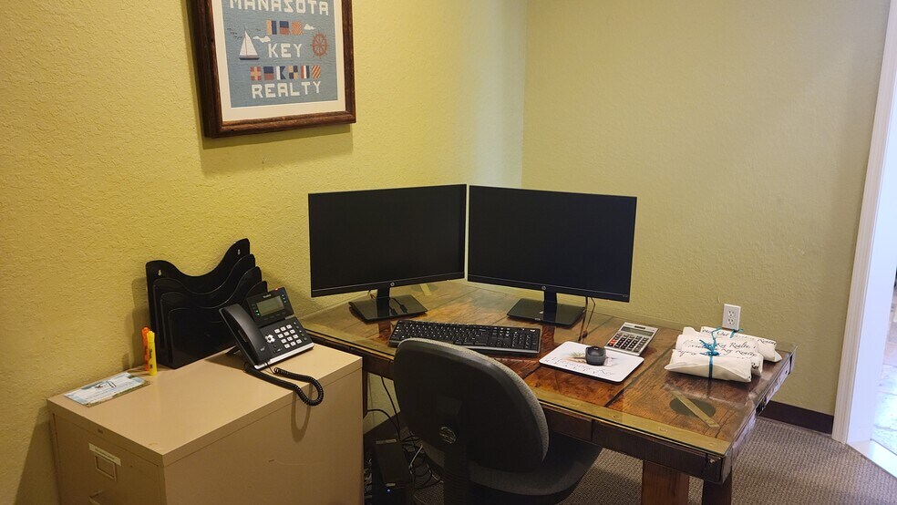 More Photos Of 473 S Indiana Ave, Englewood Coworking Space