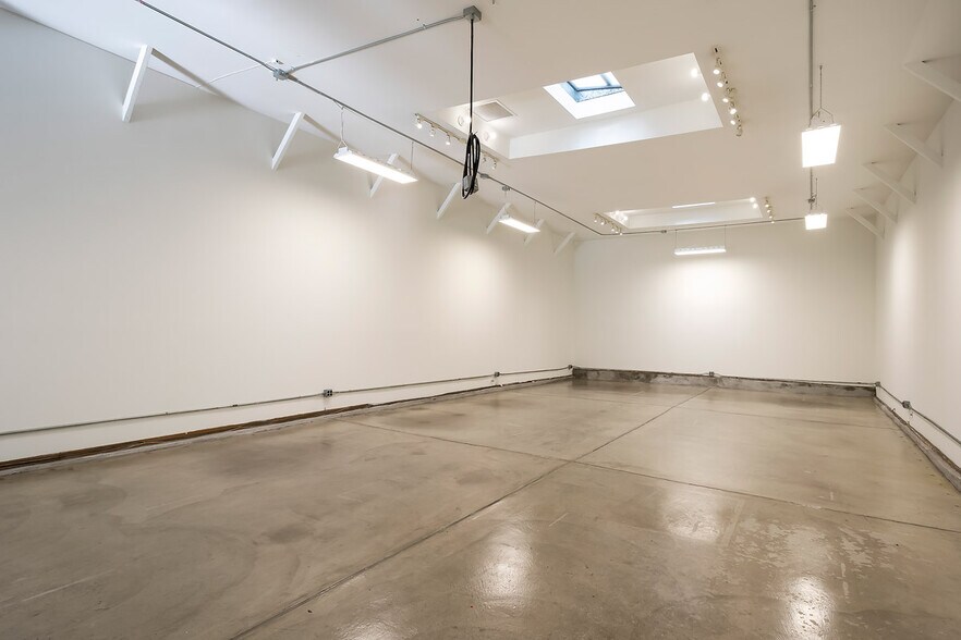 More Photos Of 450 Clementina St, San Francisco Showroom For Lease