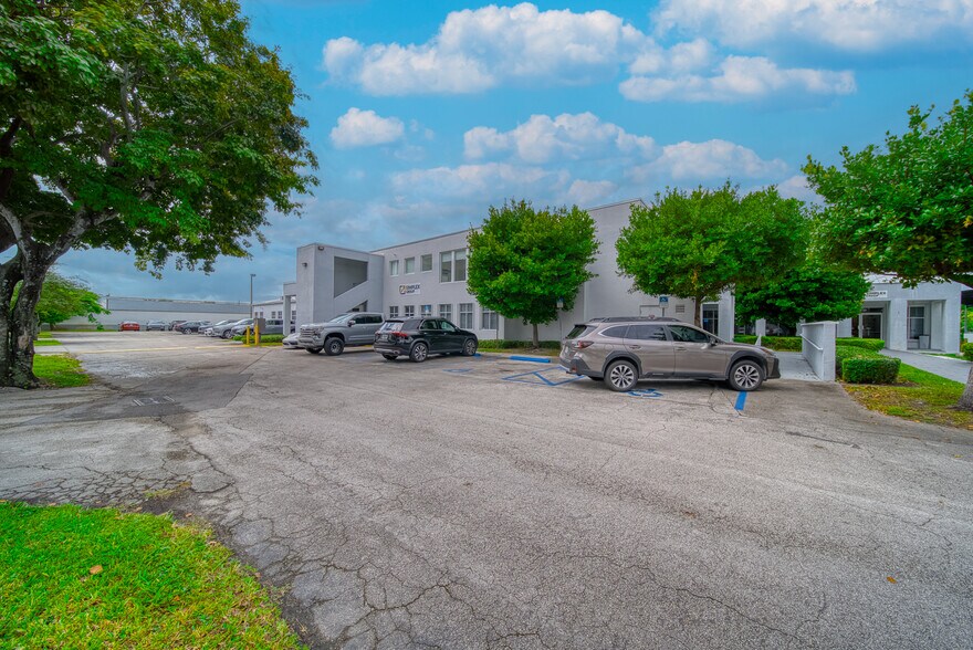 More Photos Of 7500 NW 52nd St, Miami Medical For Lease