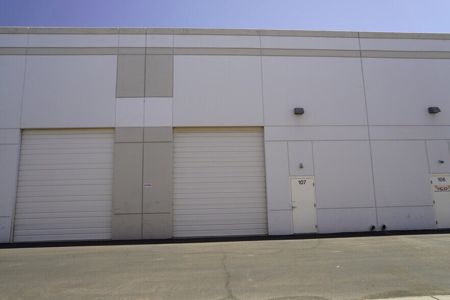 More Photos Of 2222 W Parkside Ln, Phoenix Research And Development For Sale