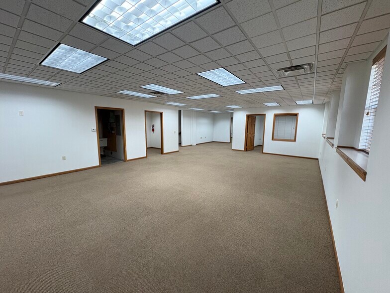 More Photos Of 5200 S Cliff Ave, Sioux Falls Office For Lease