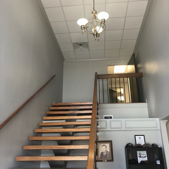 More Photos Of 1841 Enterprise Dr, Harvey Service For Lease