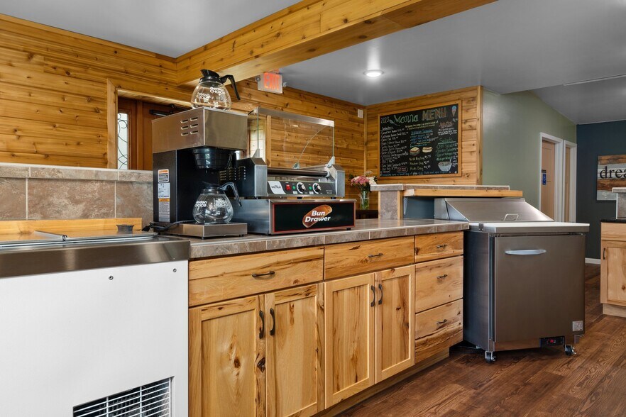 More Photos Of 915 S Clinton St, Stockbridge Restaurant For Sale