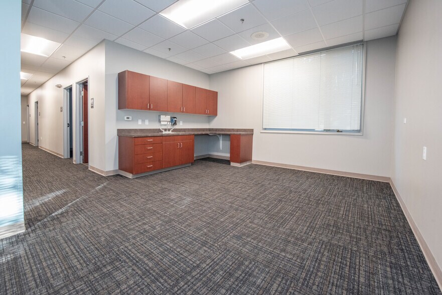 More Photos Of 4361 Boniface Pky, Anchorage Healthcare For Sale