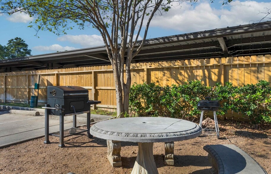 More Photos Of 150 Valley Wood Dr, Spring Hotel For Sale