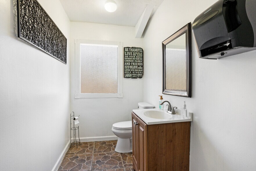 More Photos Of 7345 W Fayetteville Rd, Riverdale Recycling Center For Sale