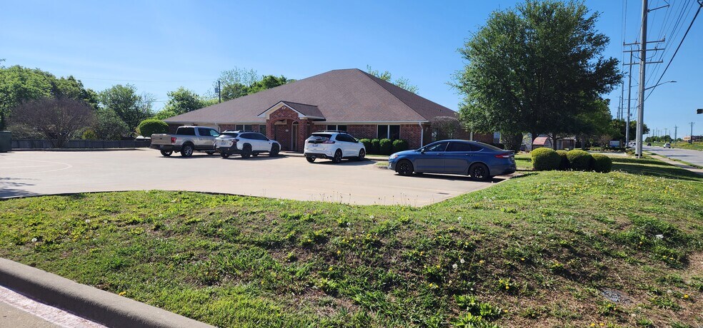 More Photos Of 1156 N Bonnie Brae St, Denton Medical For Lease