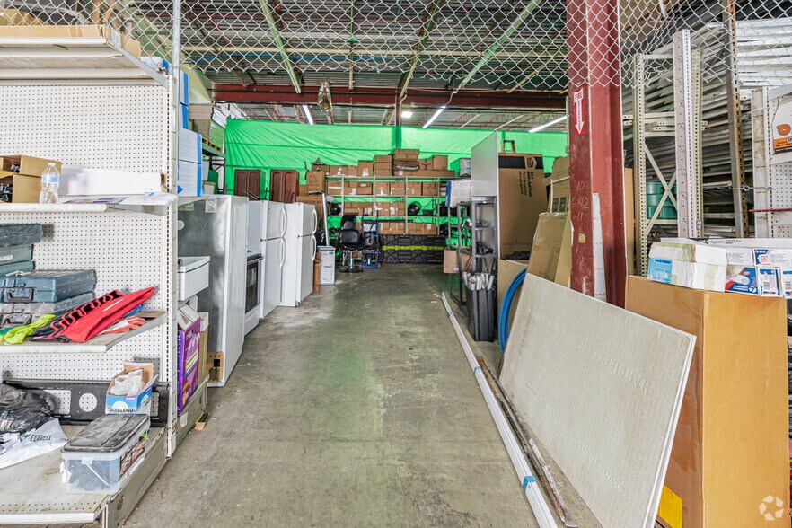 More Photos Of 4400 Renaissance Pky, Warrensville Heights Showroom For Lease