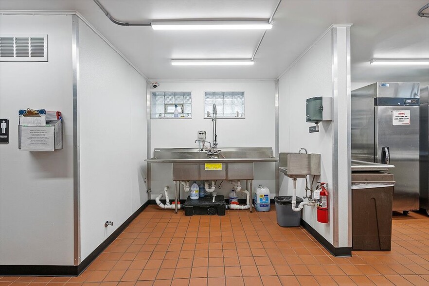 More Photos Of 624 North Ave, Pittsburgh Fast Food For Sale