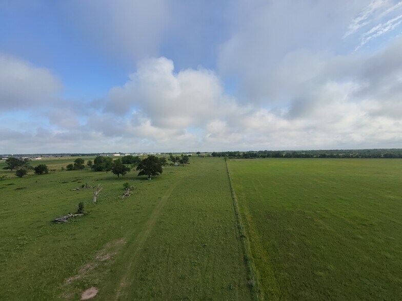 More Photos Of 415 Veterans Memorial Dr, Navasota Land For Sale