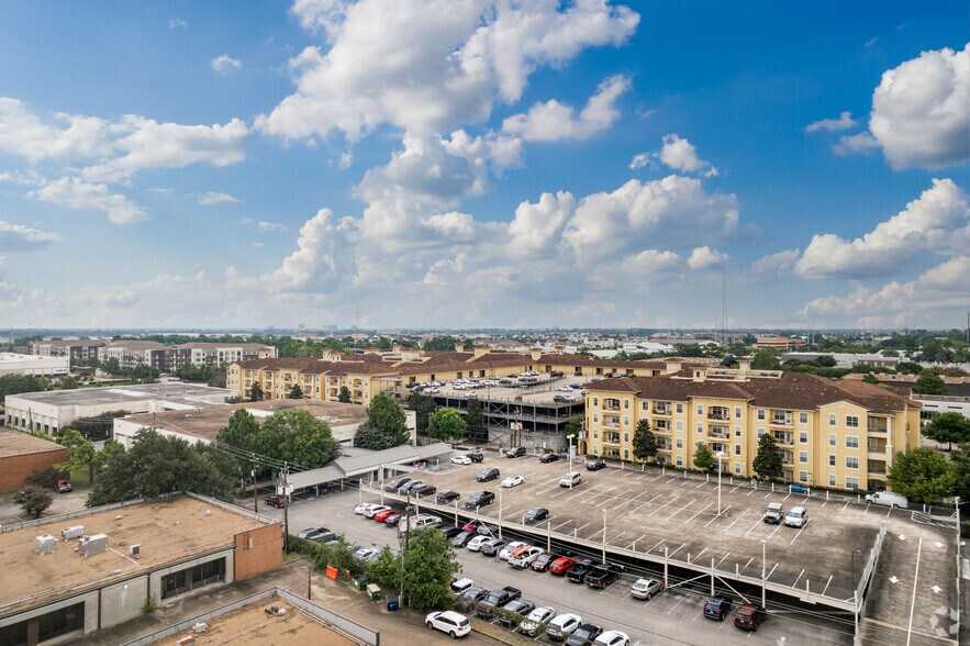 More Photos Of 7155 Old Katy Rd, Houston Office For Sale