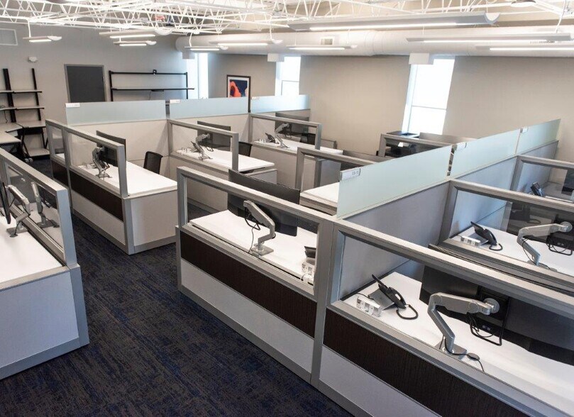 More Photos Of 227 W Judd St, Woodstock Office For Sale