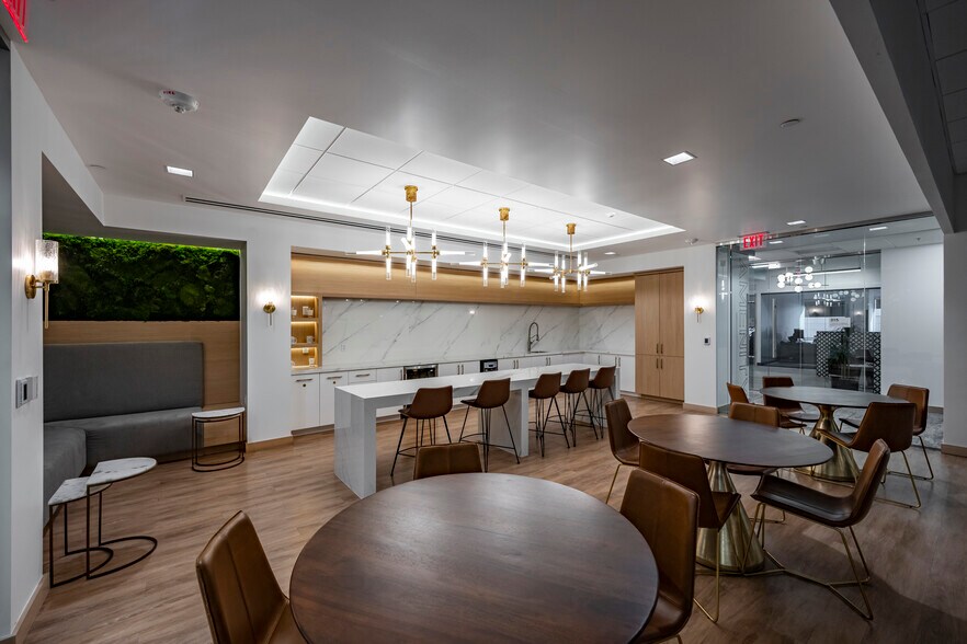 More Photos Of 2355 E Camelback Rd, Phoenix Office For Lease