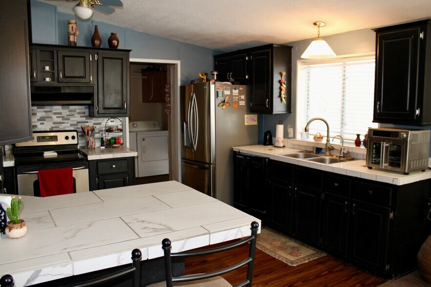 More Photos Of 15329 S Sunland Gin Rd, Arizona City Auto Repair For Sale