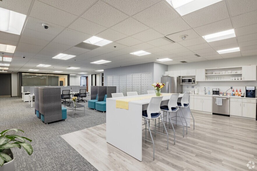 More Photos Of 755 W Big Beaver Rd, Troy Coworking Space