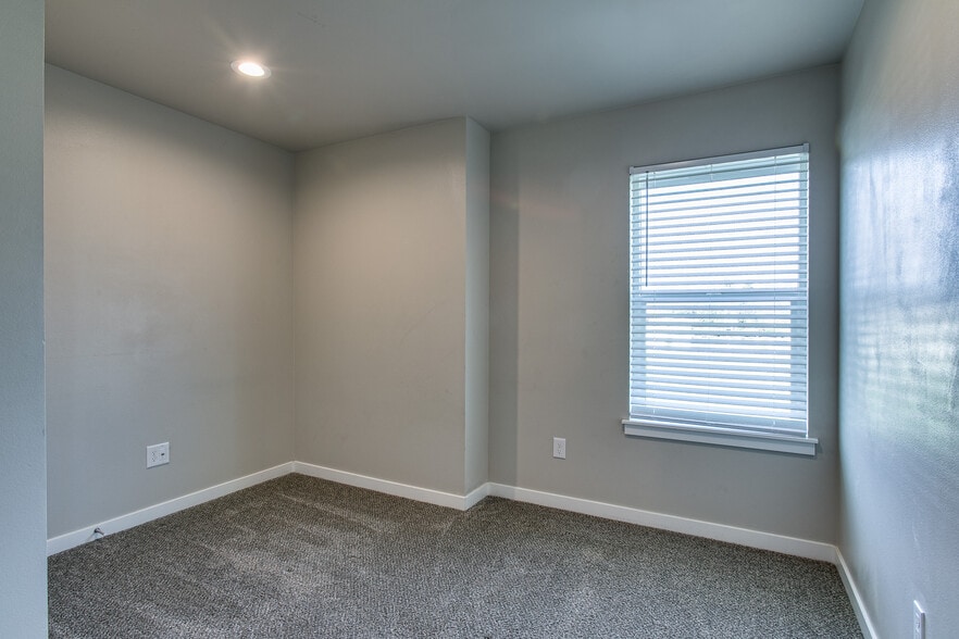 More Photos Of 1205 Boon St, Sumas Apartments For Sale