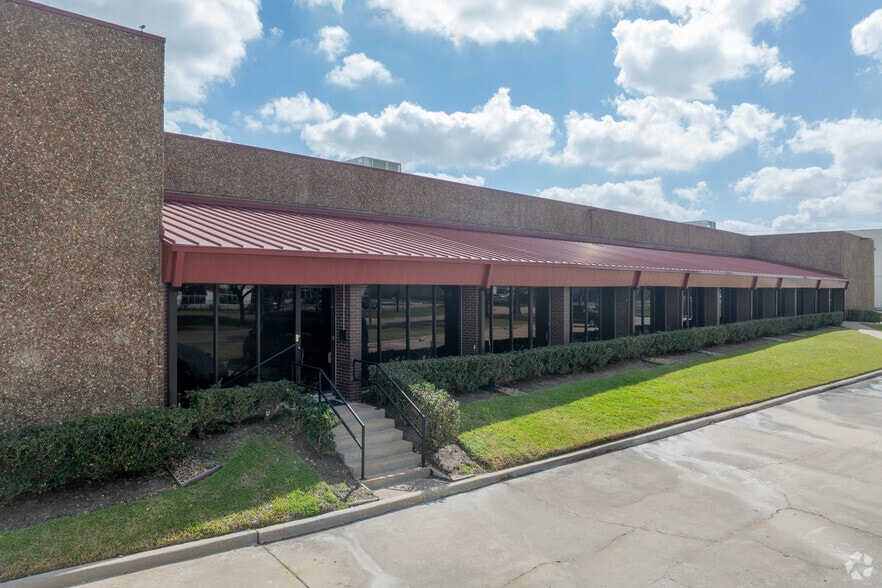 More Photos Of 9777 W Gulf Bank Rd, Houston Warehouse For Lease