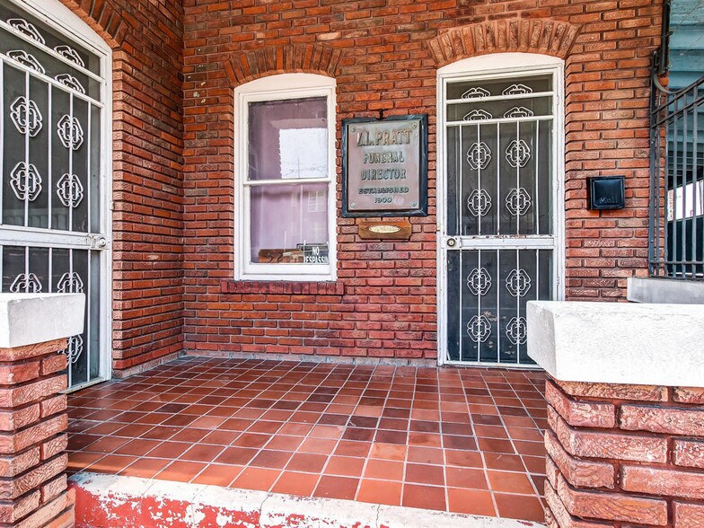 More Photos Of 525 Beaver St, Jacksonville Cemetery Mausoleum For Lease