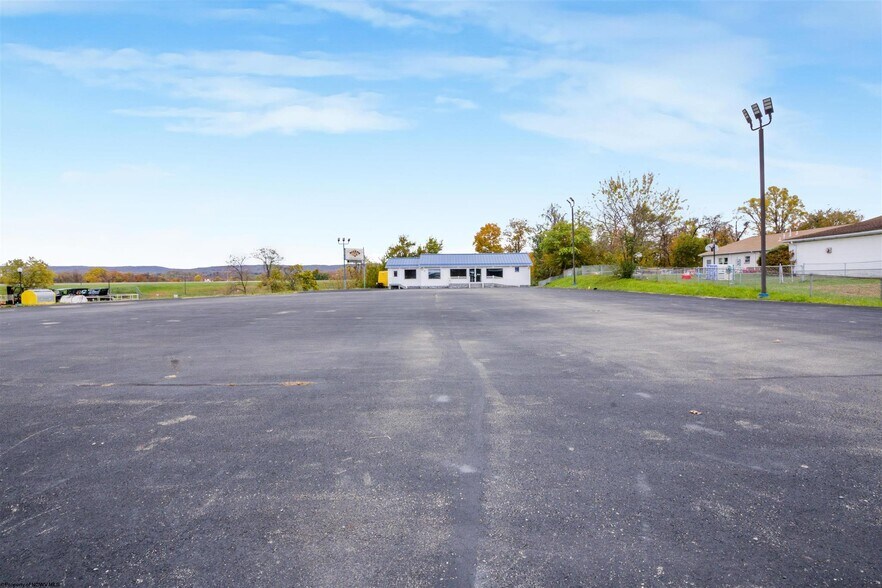 More Photos Of 524 Mileground Rd, Morgantown Auto Dealership For Sale