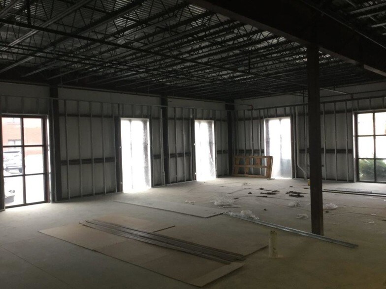 More Photos Of 1801 W 32nd St, Joplin Unknown For Lease