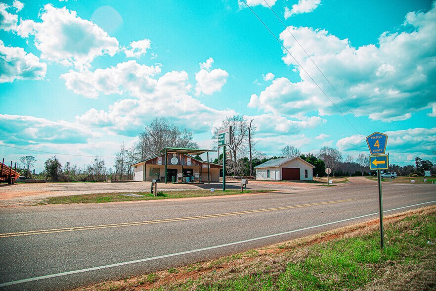 More Photos Of 2777 Hwy 83, Evergreen Service Station For Sale