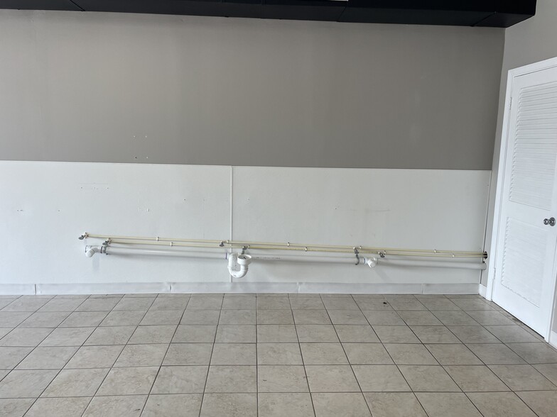 More Photos Of 4113-4117 Barrancas Ave, Pensacola Storefront For Lease