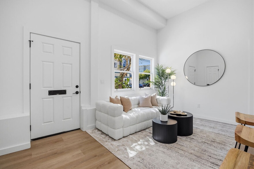 More Photos Of 2730 23rd St, San Francisco Showroom For Sale