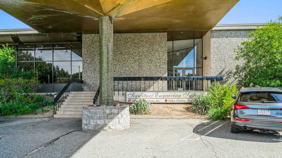 More Photos Of 120 Whiting Farms Rd, Holyoke Manufacturing For Sale