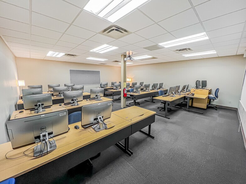 More Photos Of 4411 Woodson Rd, Saint Louis Office For Lease