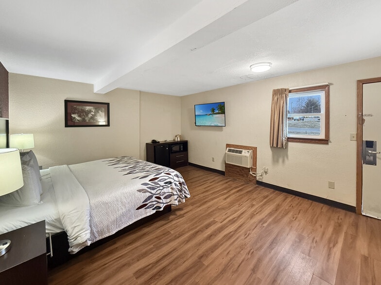 More Photos Of 5020 NE 14th St, Des Moines Hotel For Sale