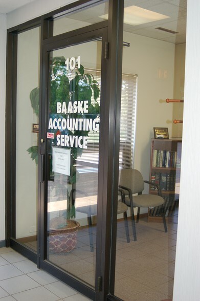 More Photos Of 400 N Schmidt Rd, Bolingbrook Office For Lease