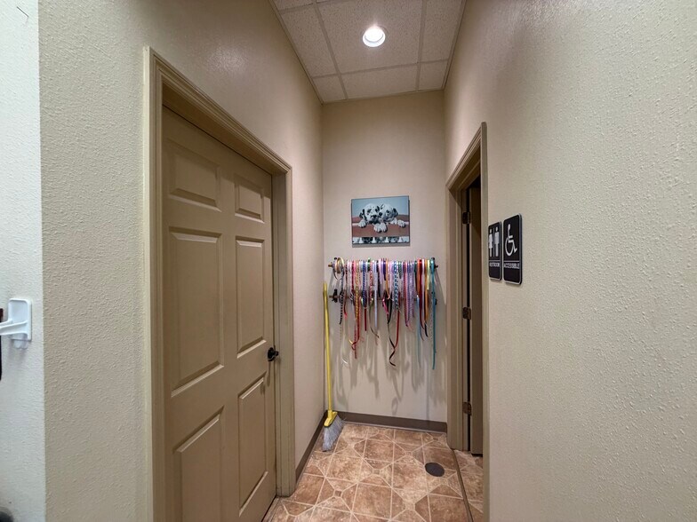 More Photos Of 1220 Hand Ave, Ormond Beach Showroom For Lease