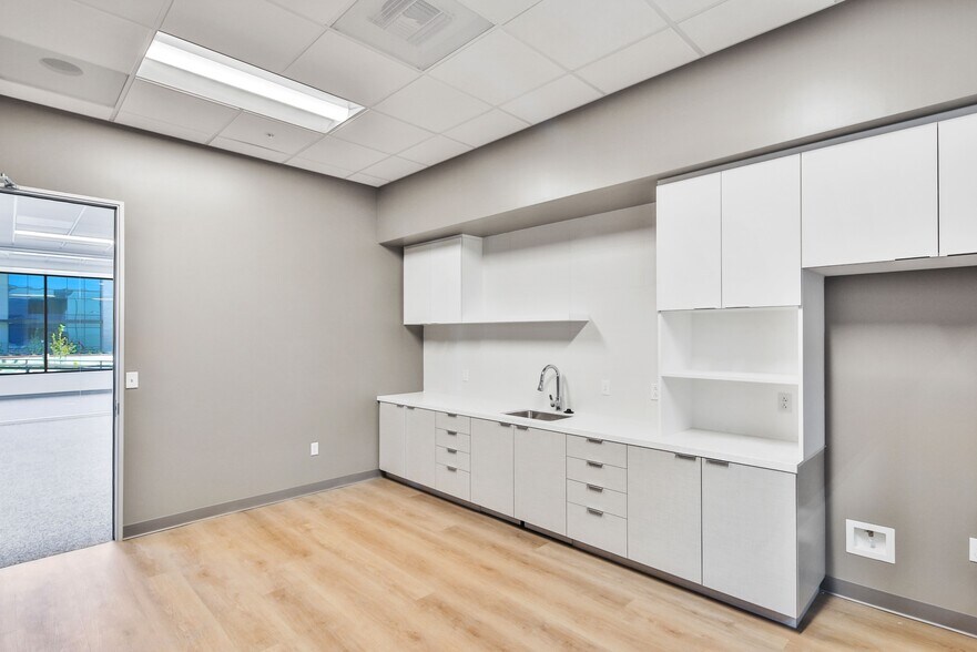 More Photos Of 25465 Springbrook Ave, Santa Clarita Industrial For Sale